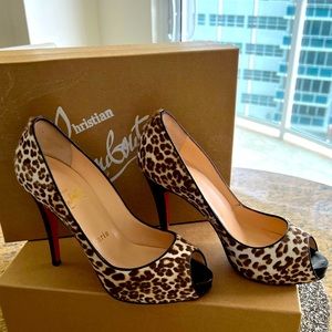 Louboutin Very Prive Orlato Peep toe pumps size 38 (brown kid leather/pony)